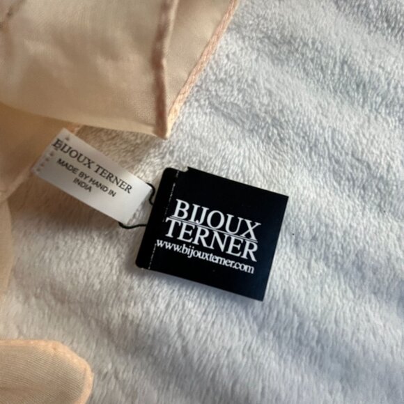 Elegant Bijoux Terner Womens Peach Wrap Scarf Silver Accents 35x40 Handmade New - Picture 2 of 4